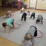 Dzieci uczestniczą w zajęciach