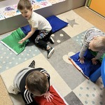 Dzieci uczestniczą w zajęciach