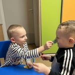 Dzieci uczestniczą w zajęciach