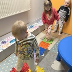 Dzieci uczestniczą w zajęciach