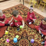 Dzieci uczestniczą w zajęciach