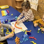 Dzieci uczestniczą w zajęciach