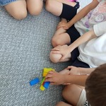 Dzieci uczestniczą w zajęciach 